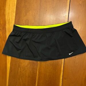 Nike women’s Boardskirt, size 14. Black, in excellent condition.